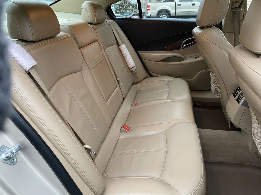 2010 Buick Lacrosse Image 11