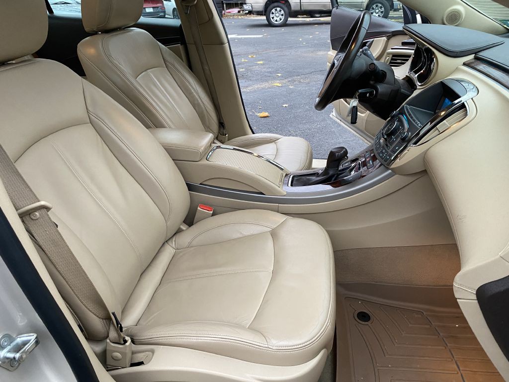 2010 Buick Lacrosse Image 12