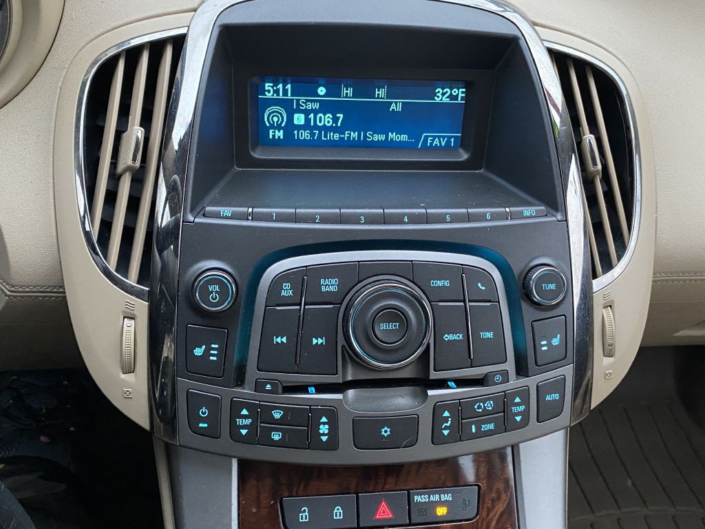 2010 Buick Lacrosse Image 17