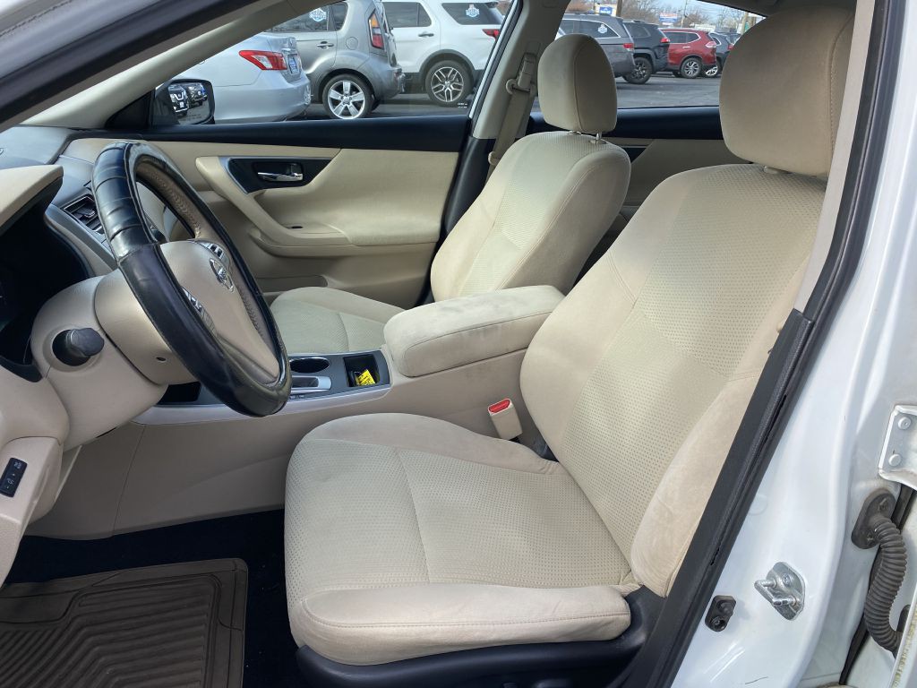2015 Nissan Altima Image 9