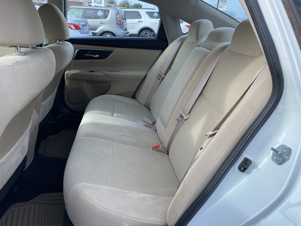 2015 Nissan Altima Image 10