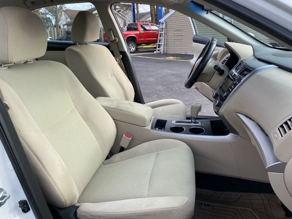 2015 Nissan Altima Image 12