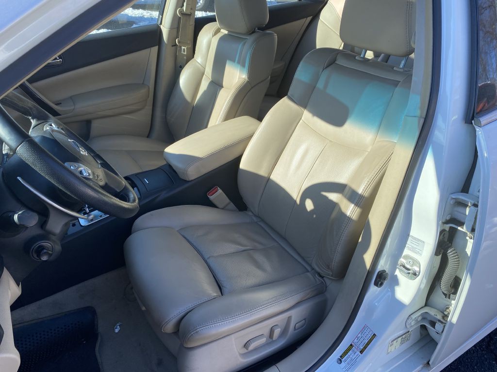 2013 Nissan Maxima Image 9