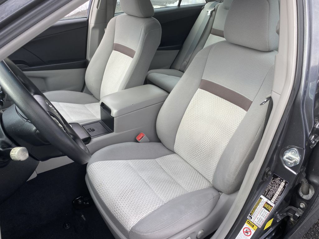 2012 Toyota Camry Image 9