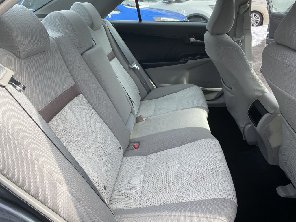 2012 Toyota Camry Image 11
