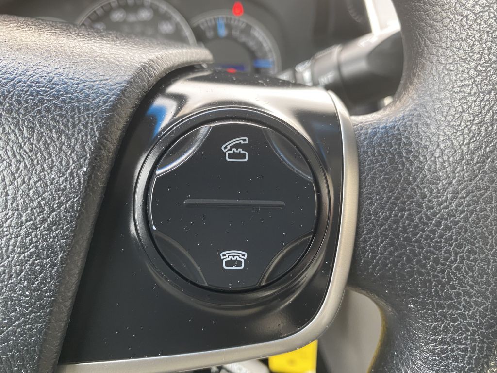 2012 Toyota Camry Image 19