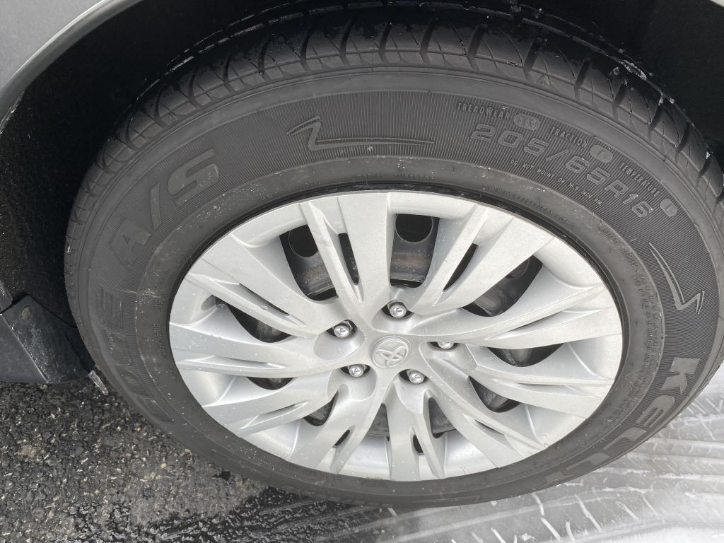 2012 Toyota Camry Image 22