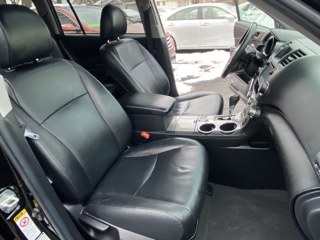 2013 Toyota Highlander Image 13