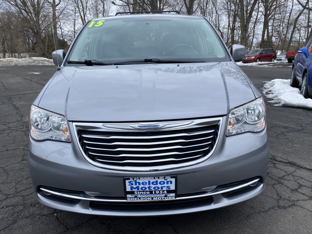 2015 Chrysler Town & Country Image 3