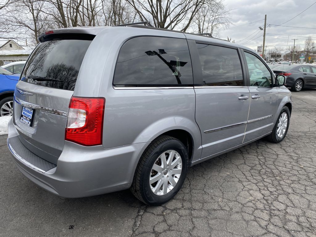 2015 Chrysler Town & Country Image 5