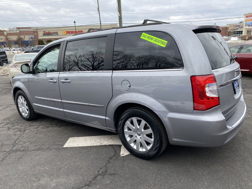 2015 Chrysler Town & Country Image 6