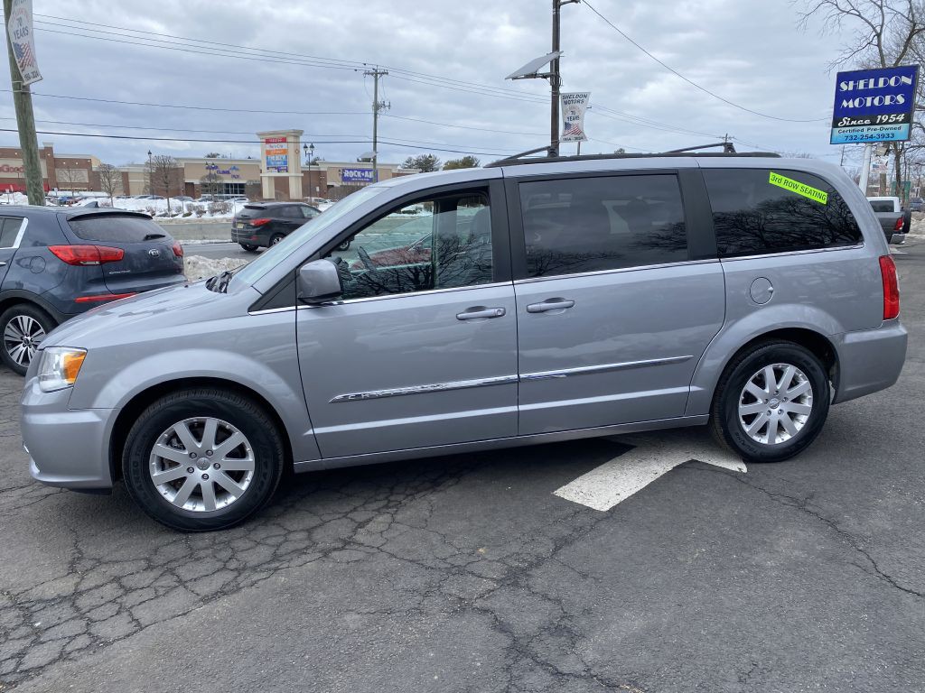 2015 Chrysler Town & Country Image 7