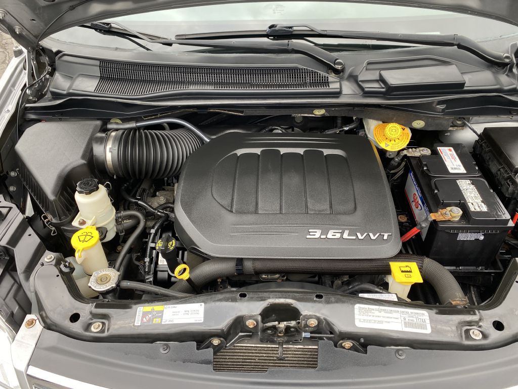 2015 Chrysler Town & Country Image 21