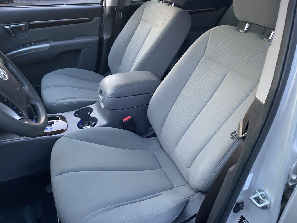 2012 Hyundai Santa Fe Image 9