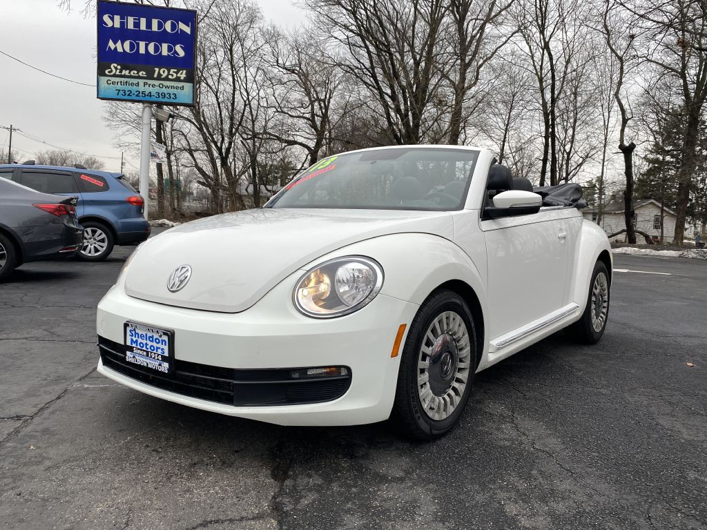 2013 Volkswagen Beetle Image 1