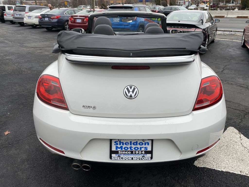 2013 Volkswagen Beetle Image 4