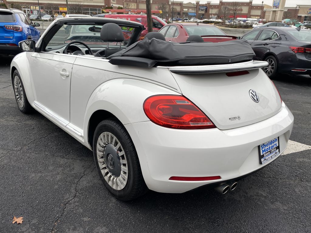 2013 Volkswagen Beetle Image 6