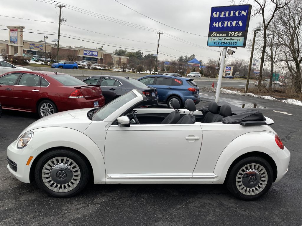 2013 Volkswagen Beetle Image 8