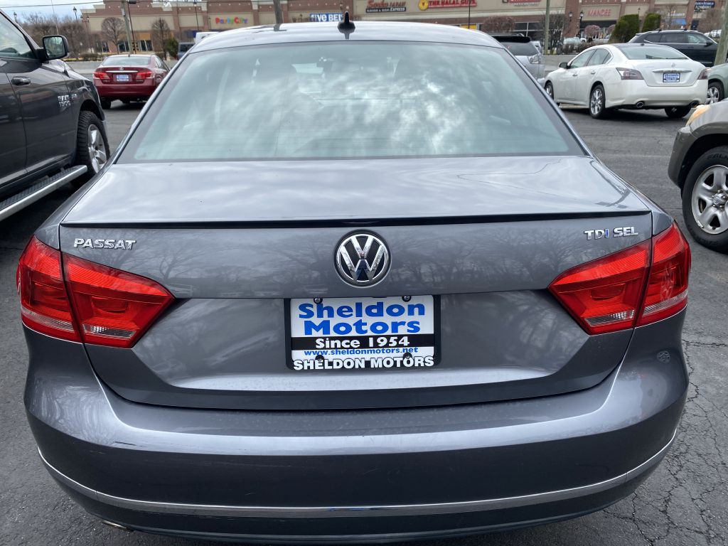 2015 Volkswagen Passat Image 4