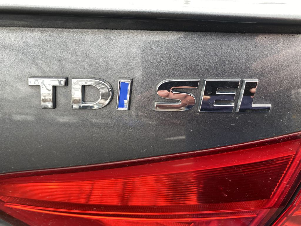 2015 Volkswagen Passat Image 5