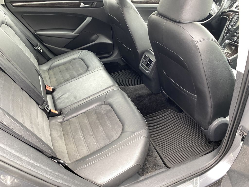 2015 Volkswagen Passat Image 9
