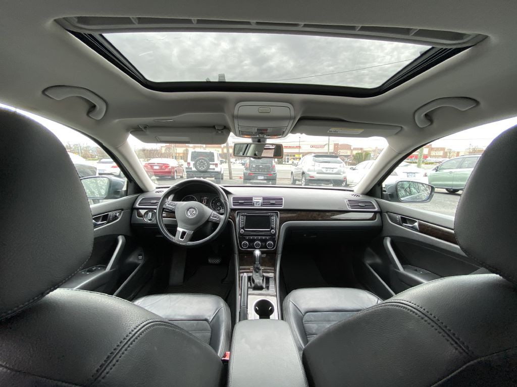 2015 Volkswagen Passat Image 11