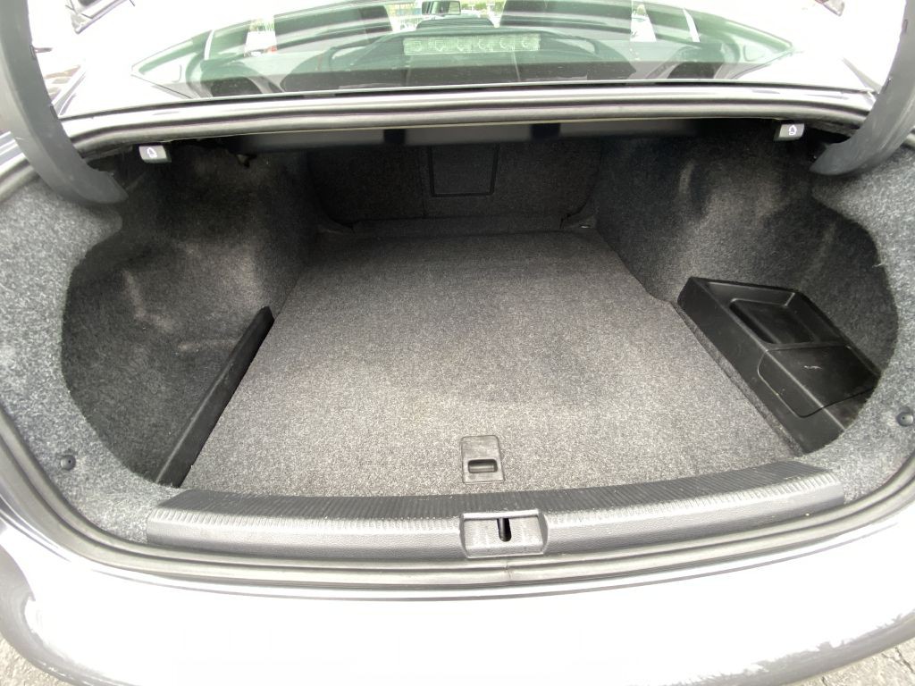 2015 Volkswagen Passat Image 12