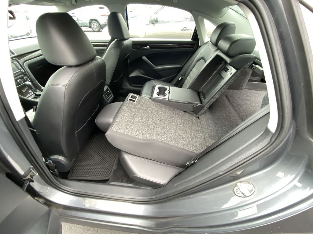 2015 Volkswagen Passat Image 13