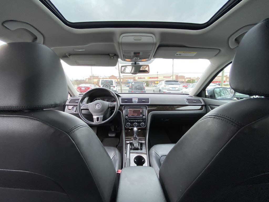 2015 Volkswagen Passat Image 17