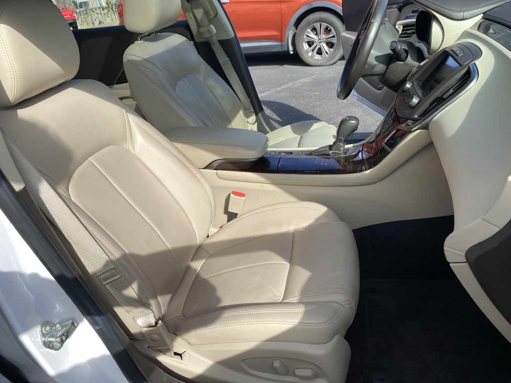 2015 Buick Lacrosse Image 12