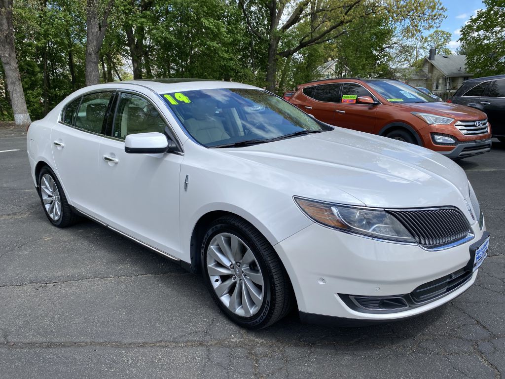 2014 Lincoln MKS Image 2