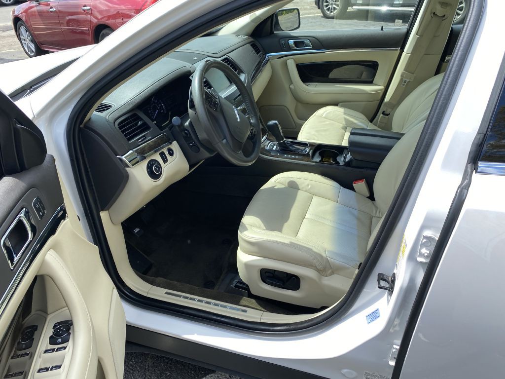 2014 Lincoln MKS Image 10