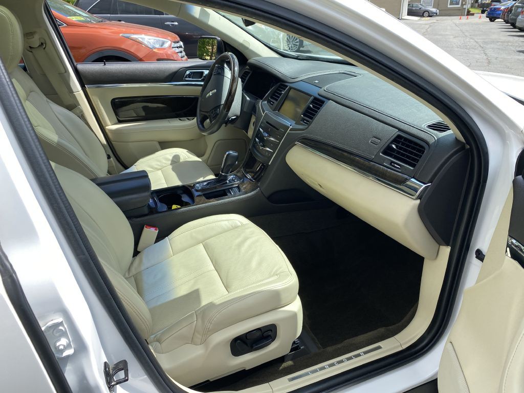 2014 Lincoln MKS Image 11