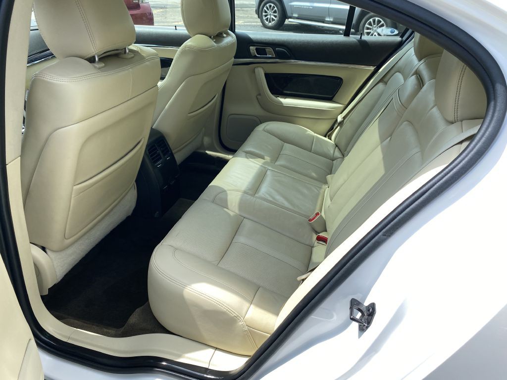 2014 Lincoln MKS Image 12