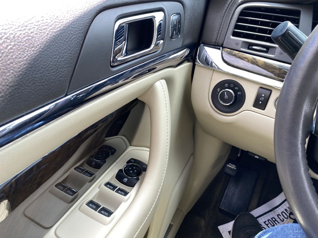 2014 Lincoln MKS Image 20