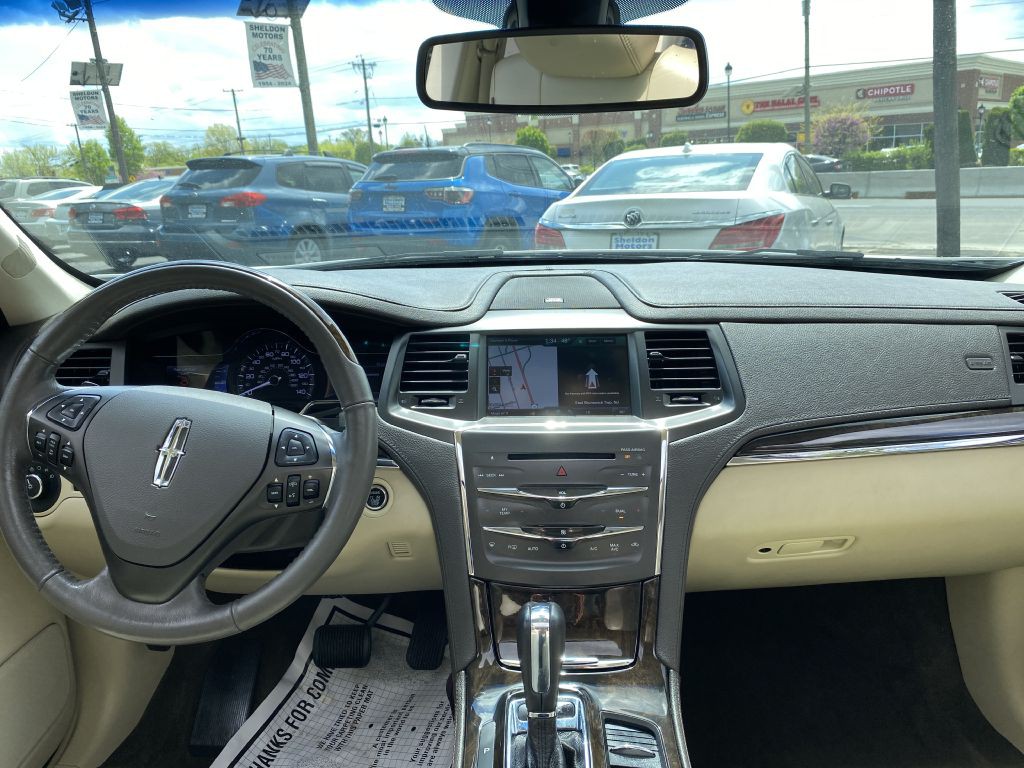 2014 Lincoln MKS Image 22