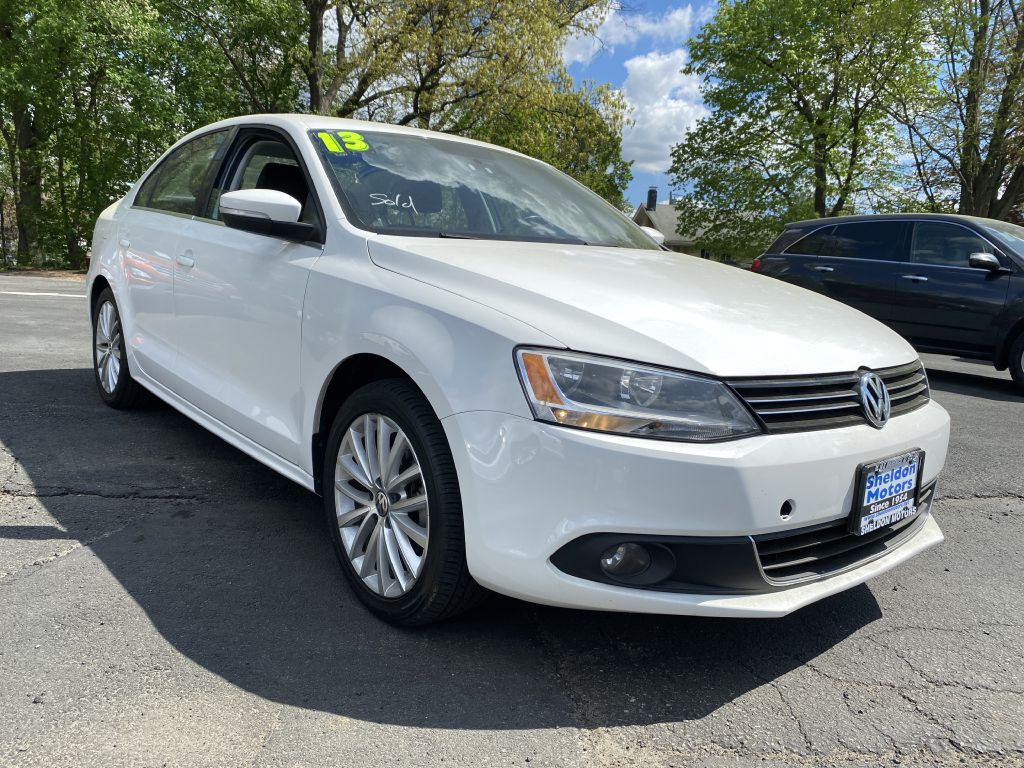 2013 Volkswagen Jetta Image 2