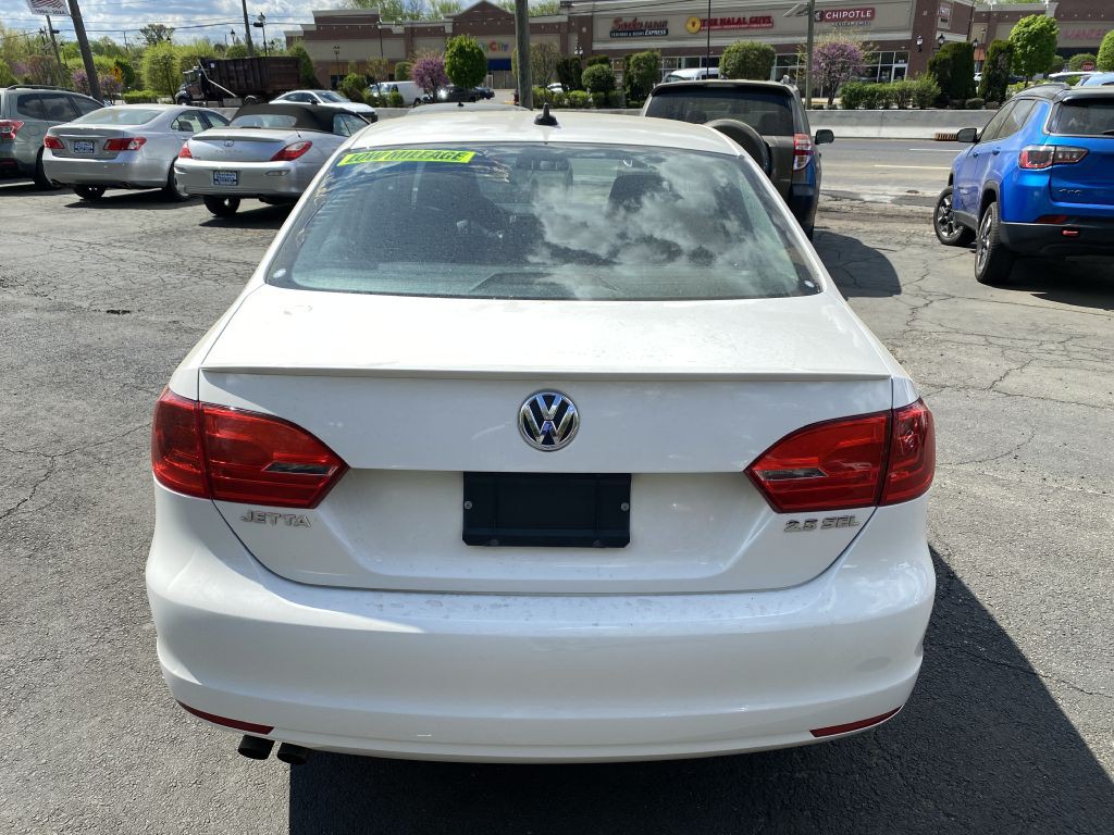 2013 Volkswagen Jetta Image 4
