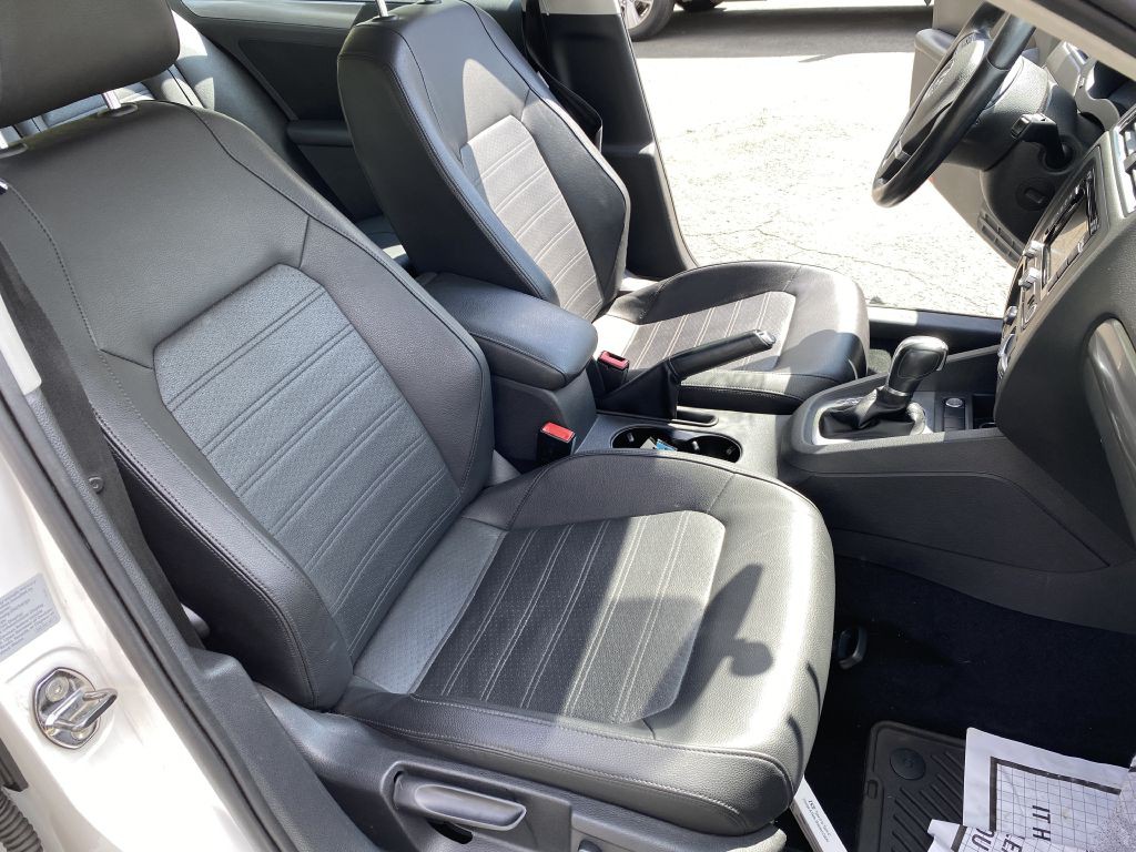 2013 Volkswagen Jetta Image 12