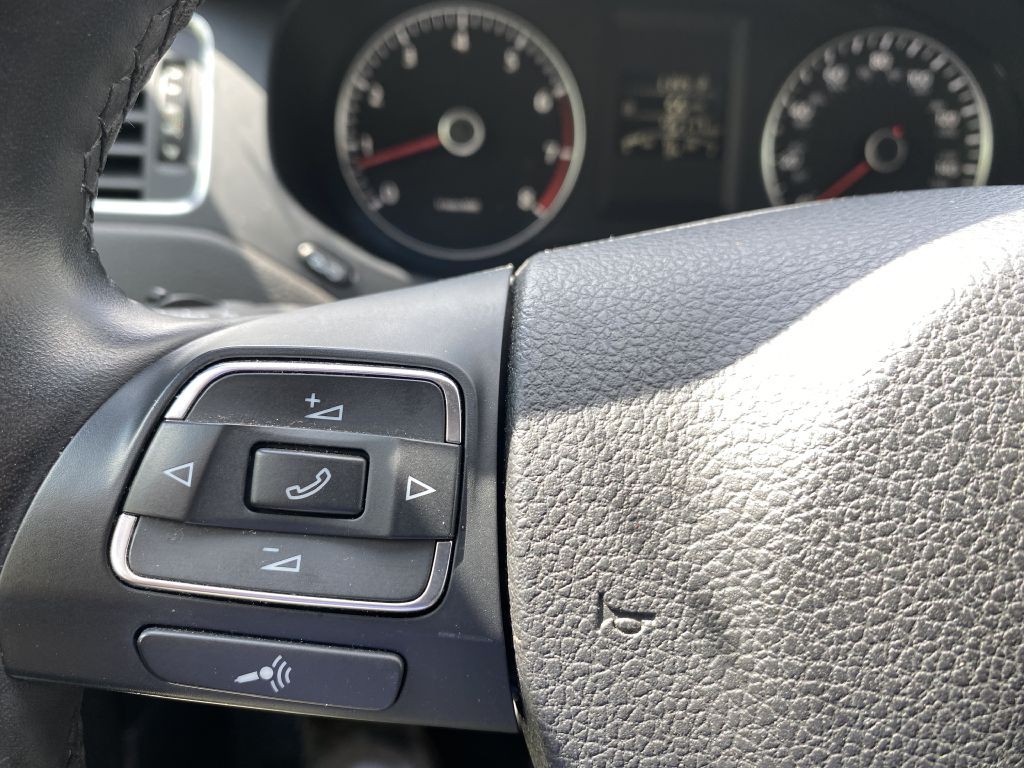 2013 Volkswagen Jetta Image 16