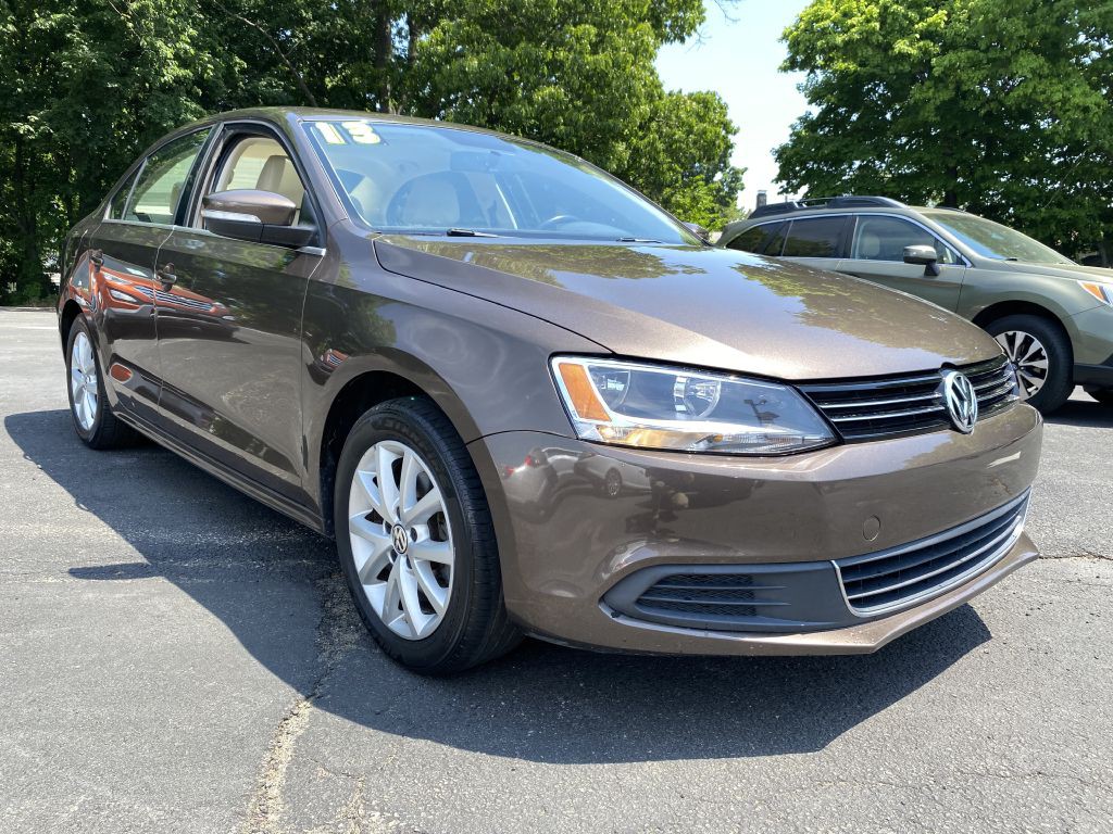 2013 Volkswagen Jetta Image 2