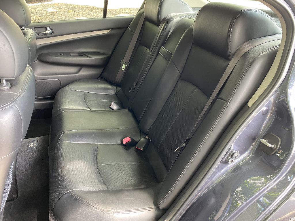 2013 INFINITI G37 Image 9