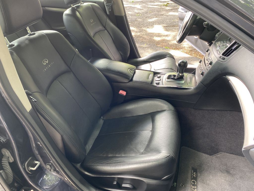 2013 INFINITI G37 Image 11
