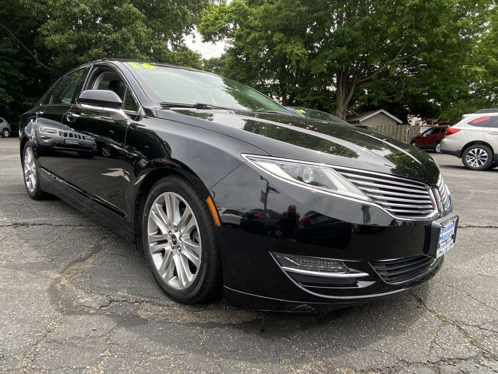 2016 Lincoln MKZ Image 2