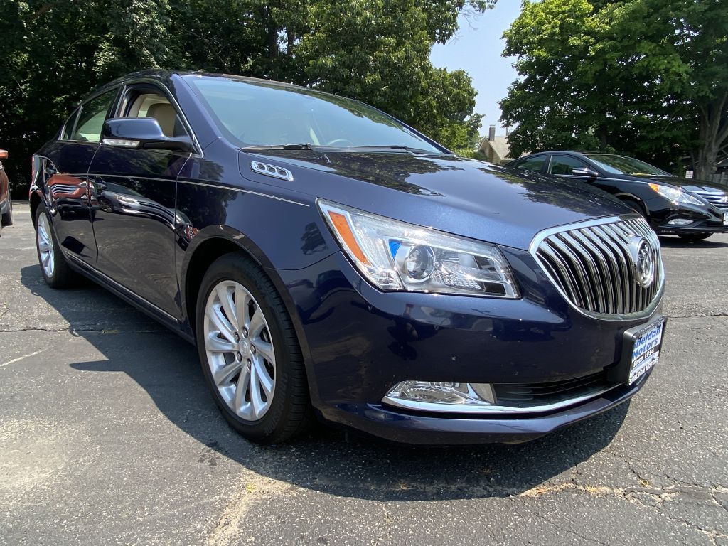 2016 Buick Lacrosse Image 2