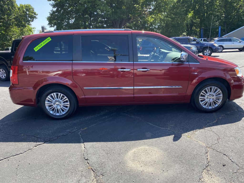 2015 Chrysler Town & Country Image 7