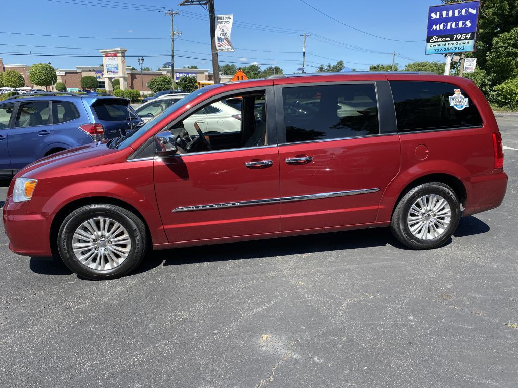 2015 Chrysler Town & Country Image 8