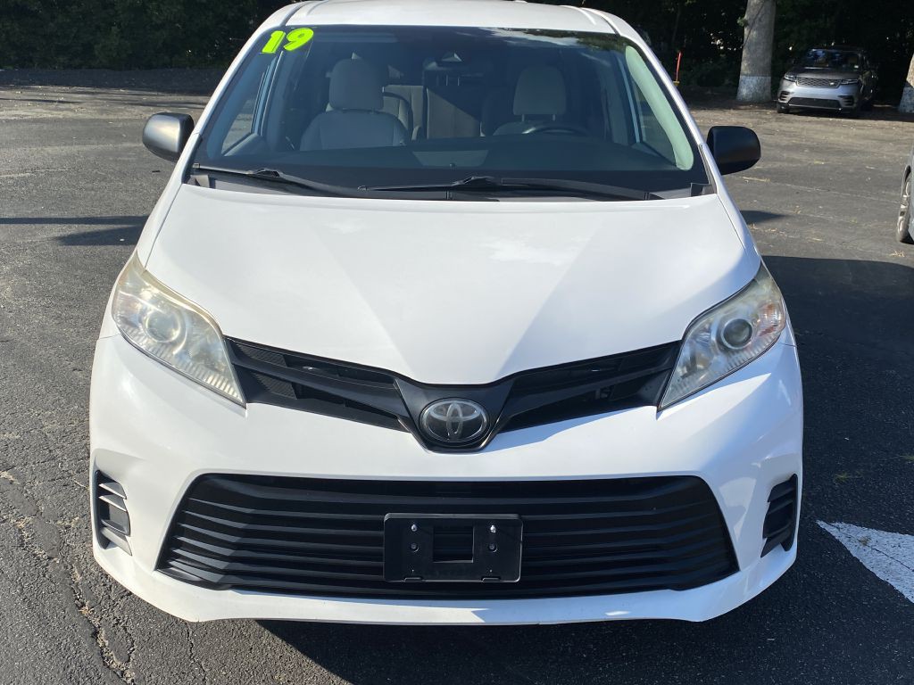 2019 Toyota Sienna Image 3