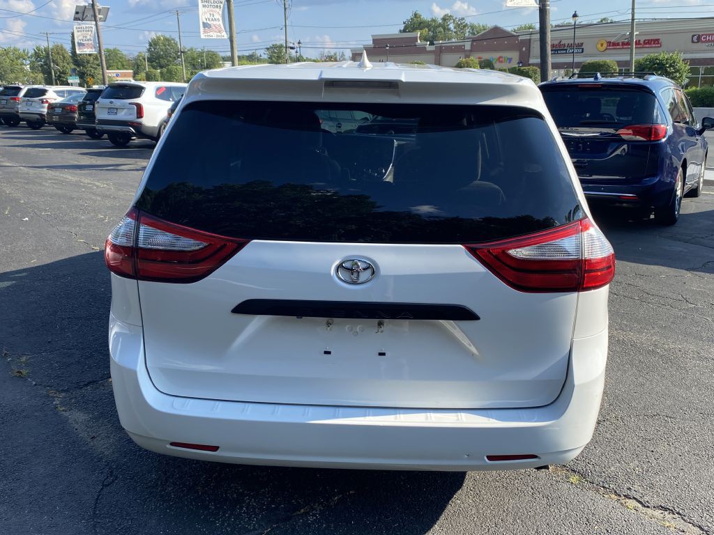 2019 Toyota Sienna Image 4
