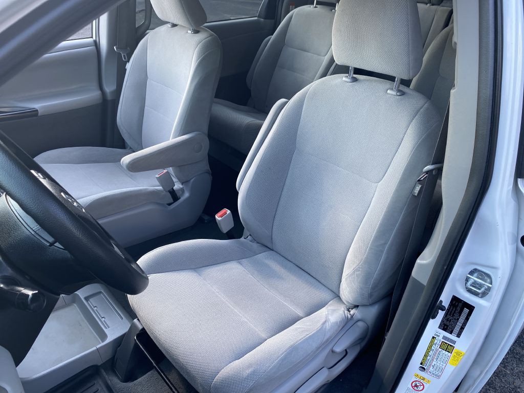 2019 Toyota Sienna Image 9